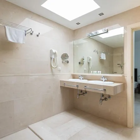 Tauro Deluxe Villa *