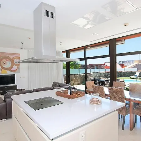 Tauro Deluxe Villa *