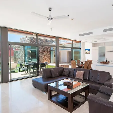 Tauro Deluxe Villa *