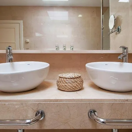 Tauro Deluxe Villa *