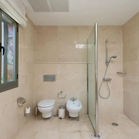 Tauro Deluxe Villa *