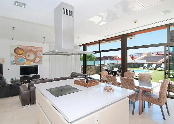 Tauro Deluxe Villa *