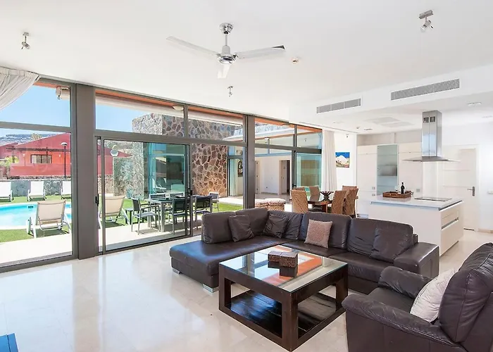 Tauro Deluxe Villa *