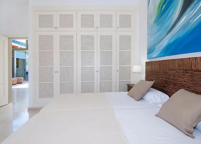 Tauro Deluxe Villa *