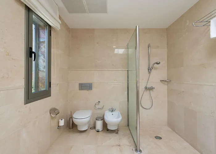 Tauro Deluxe Villa *